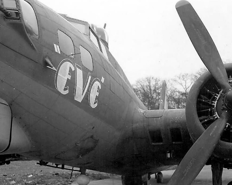 Boeing B-17 Flying Fortress Bomber “EVE” nose art, 8×10 WWII WW2 Photo 712a