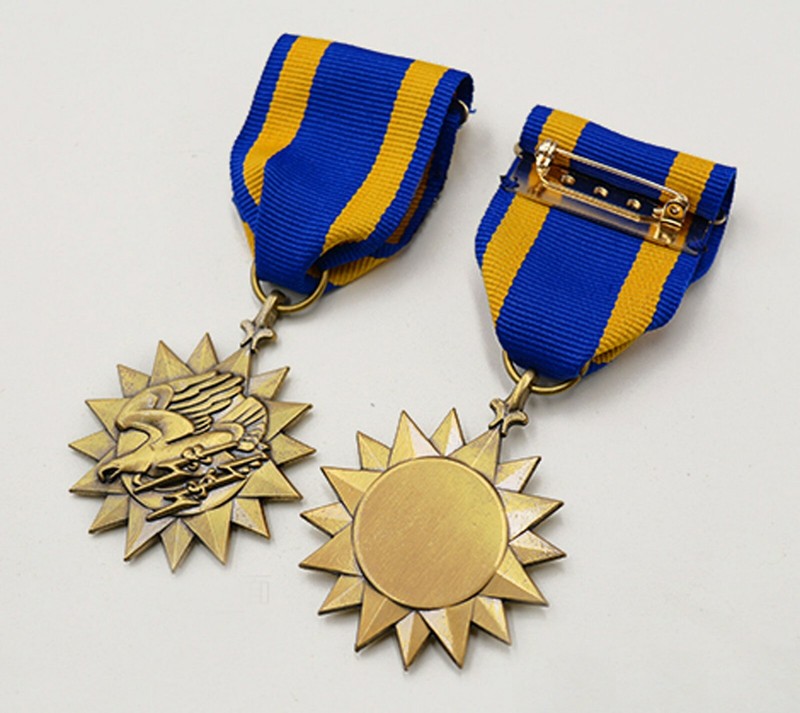 WWII US ARMED FORCES AIR FORCE AIR MEDAL RIBBON BADGE INSIGNIA gallery