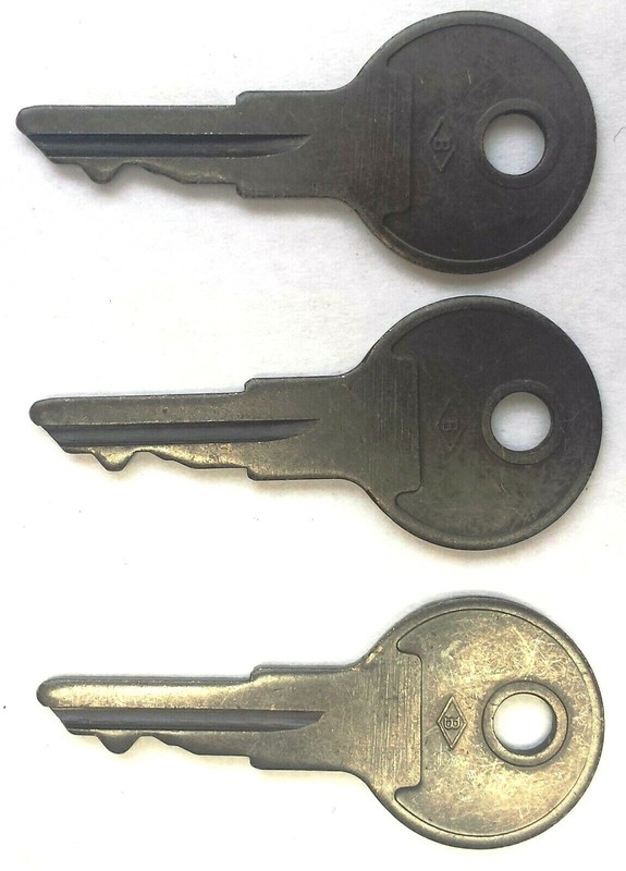 WWII Dodge willys MB ford GPW ✅ (qt3 A2518) 3 Keys for Ign Glove & Tool Box H700 gallery
