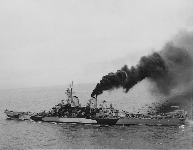 7070 USS Missouri Underway 1945 US Navy WWII WW2 B&W Photo World War Two USN