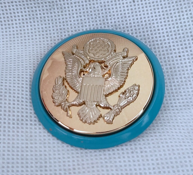 US ARMY ENLISTED SERVICE CAP INSIGNIA BADGE WITH BLUE INFANTRY DISC