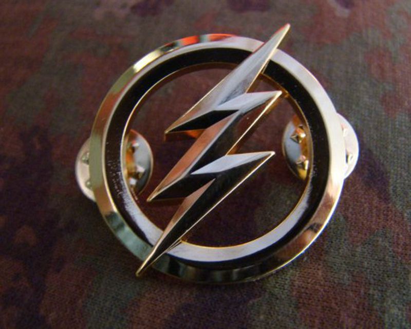 MILITARY PAIR OF US THE FLASH METAL BADGES GOLD SILVER PERSONALITY BADGE gallery