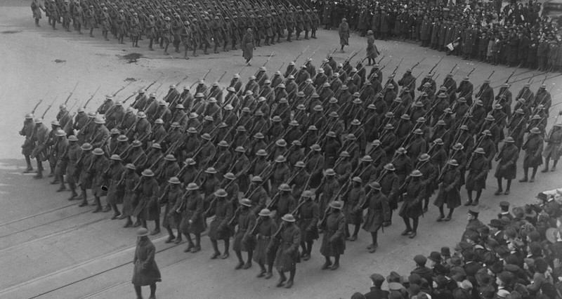 HARLEM HELLFIGHTERS 8X10 PHOTO WWI USA US ARMY 369th INFANTRY MARCH WIDE BORDER