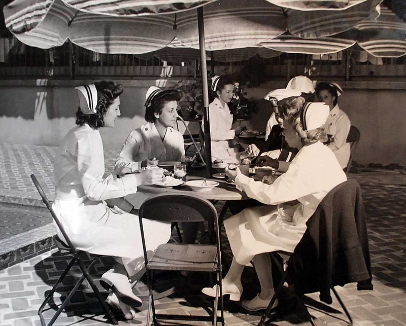 WW2 Photo WWII US Navy Nurses Enjoy Lunch San Diego 1944 World War Two / 1659