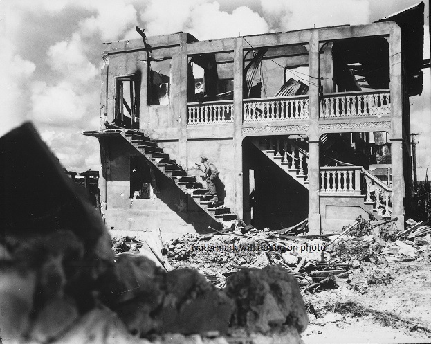 US Marine goes after Japanese Sniper Guam 8″x 10″ World War II Photo Picture 164