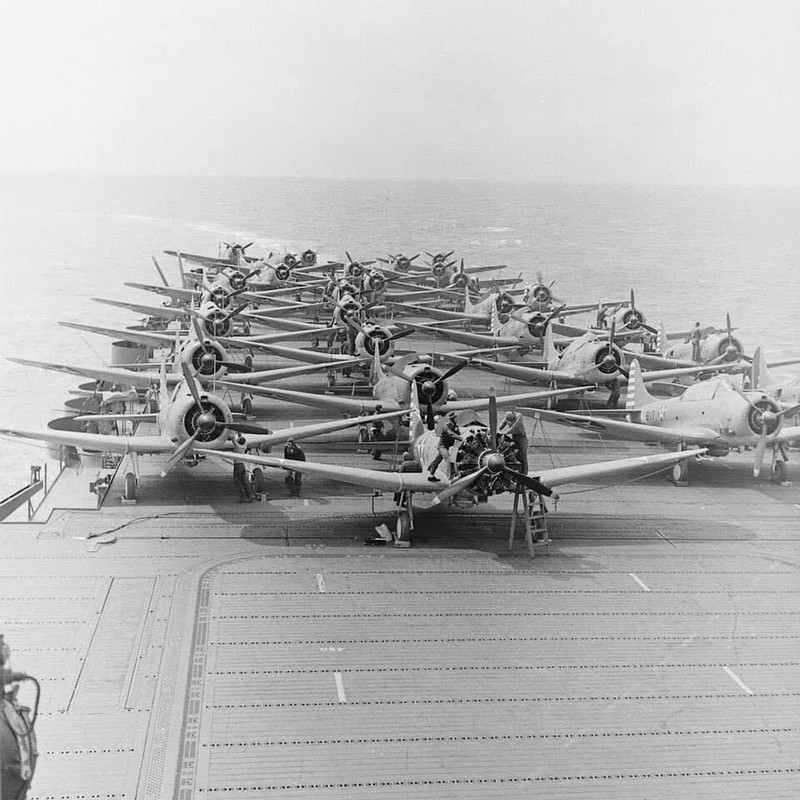 WW2 WWII Photo World War Two / US Navy Aircraft Carriers in Action April 1942