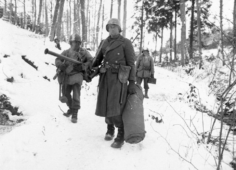 U.S. Soldiers during the Battle of the Bulge 5×7 World War II WW2 Photo 516