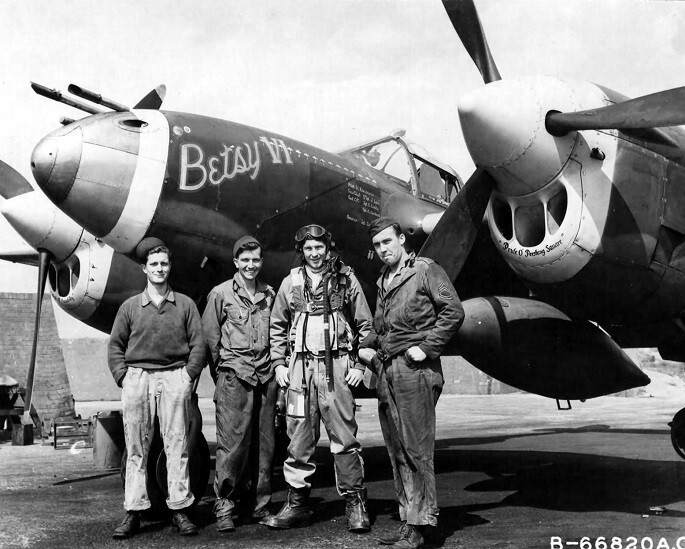 Lockheed P-38 Lightning Pilot & Crew “Betsy VI” nose art WWII WW2 8×10 Photo 22b