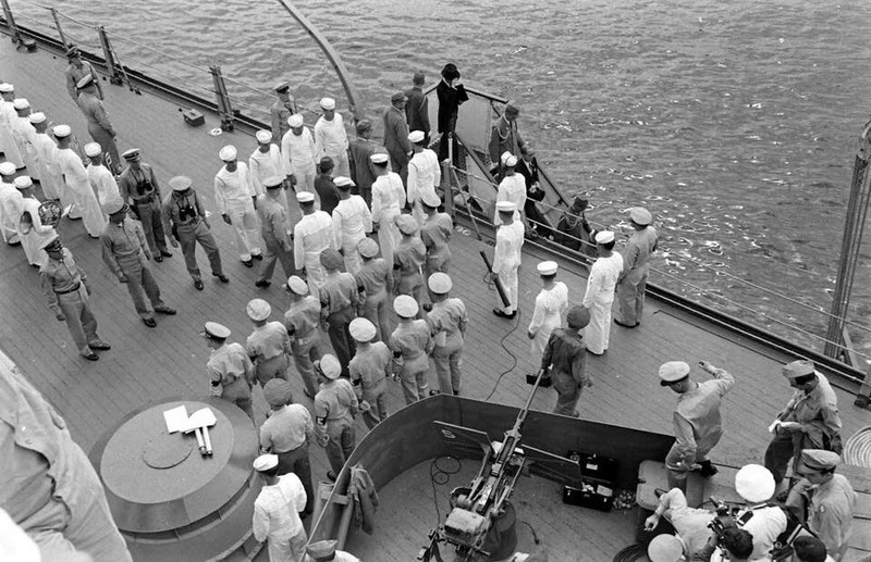 WW2 WWII Photo World War Two / Surrender of Japan Tokyo Bay 2 Sept 1945 US125