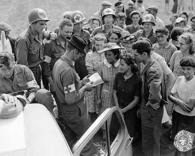 UNITED STATES ARMY MEDICS IN ORLEANS, FRANCE 8×10 GLOSSY PHOTO PRINT