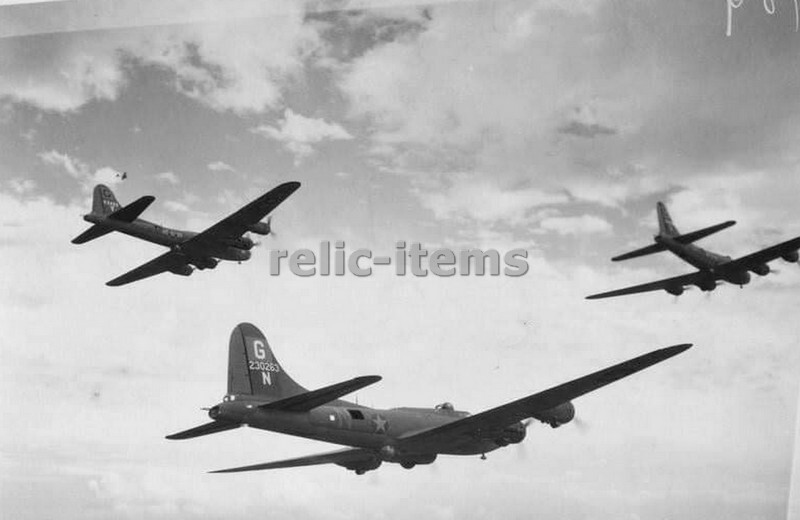 WW2 PICTURE PHOTO USAAF B 17 3 PLANES FLYING FORTRESS 7086