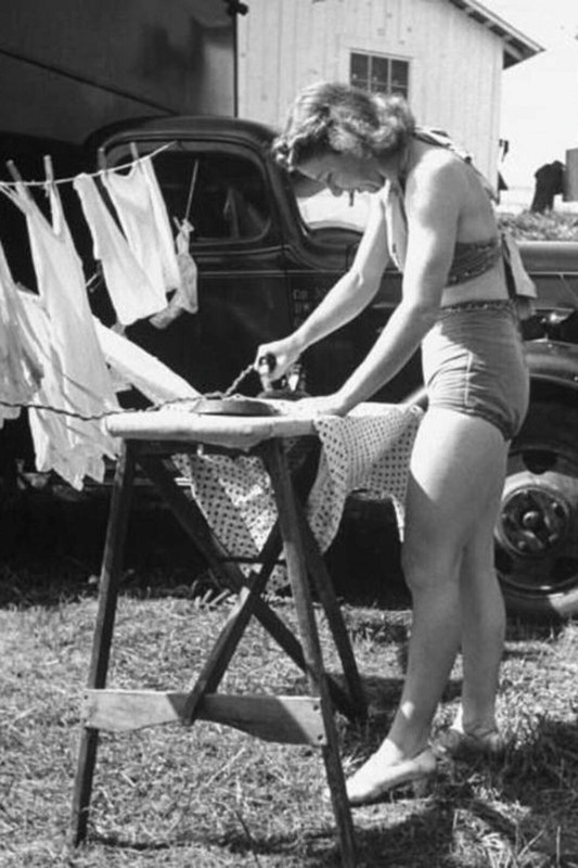 washing dishes, cleaning, laundry WW2 Photo Glossy 4*6 in R029