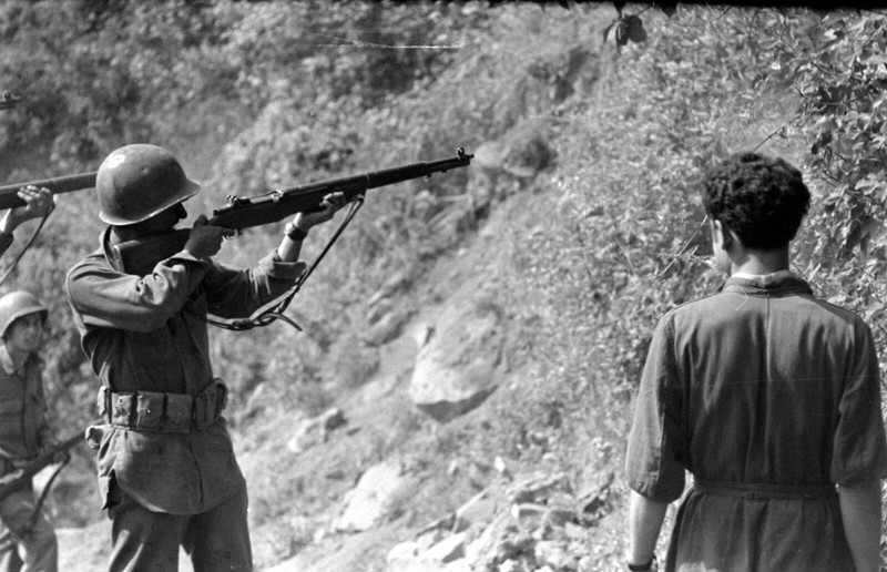 WW2 WWII Photo World War Two / US Army Soldiers in Action Rome Italy June 1944