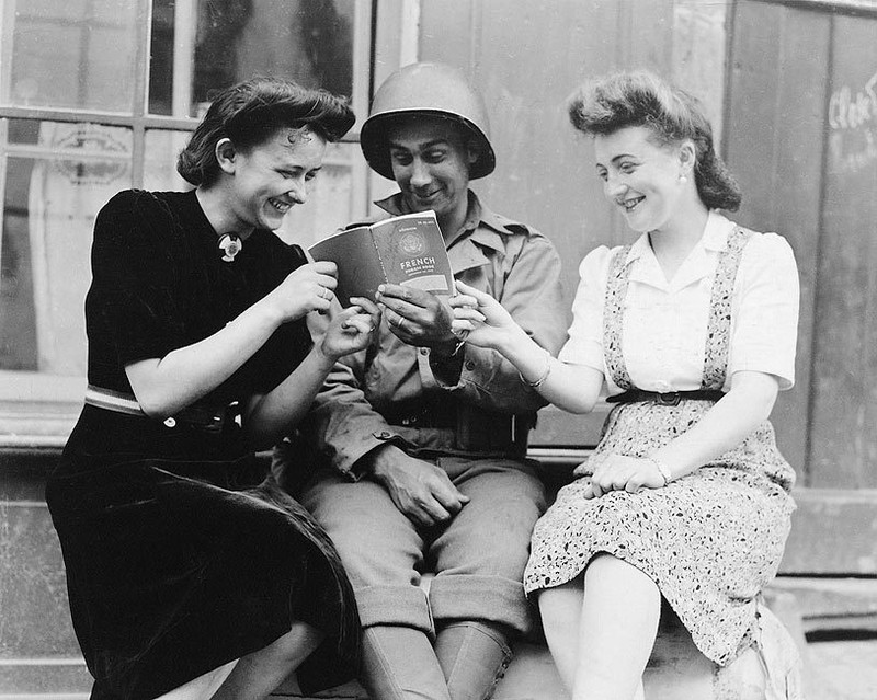 WWII SOLDIER INSPIRED TO LEARN FRENCH 8×10 GLOSSY PHOTO PRINT