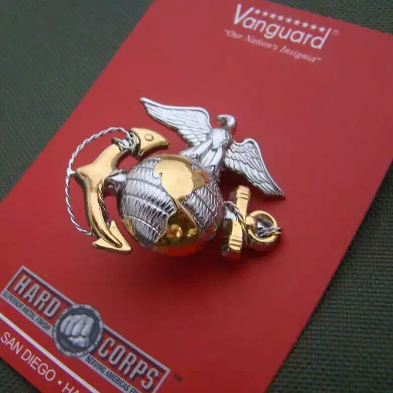 WWII USMC officer EGA barracks metal hat badge gold and silver colour