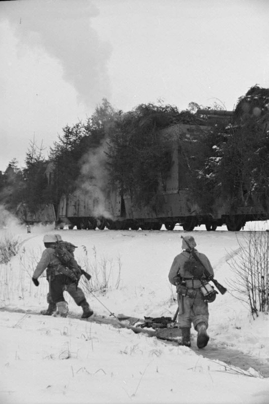 WW2 WWII Photo World War Two Armored Trains in Action Wehrmacht Winter Ukraine