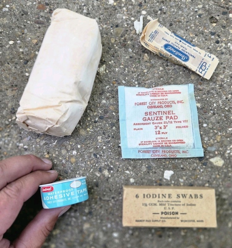 WW2 Style US Jungle First Aid Pouch W/ Wwii Era Contents Stansales Japan gallery