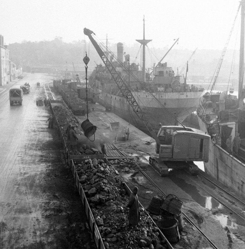 WW2 WWII Photo World War Two / US Military Railroad France 1944 Railway Train