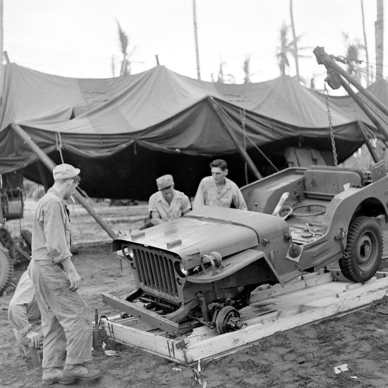 WW2 WWII Photo World War Two / Brand New US Army Jeep Uncrating Phillipines 1944