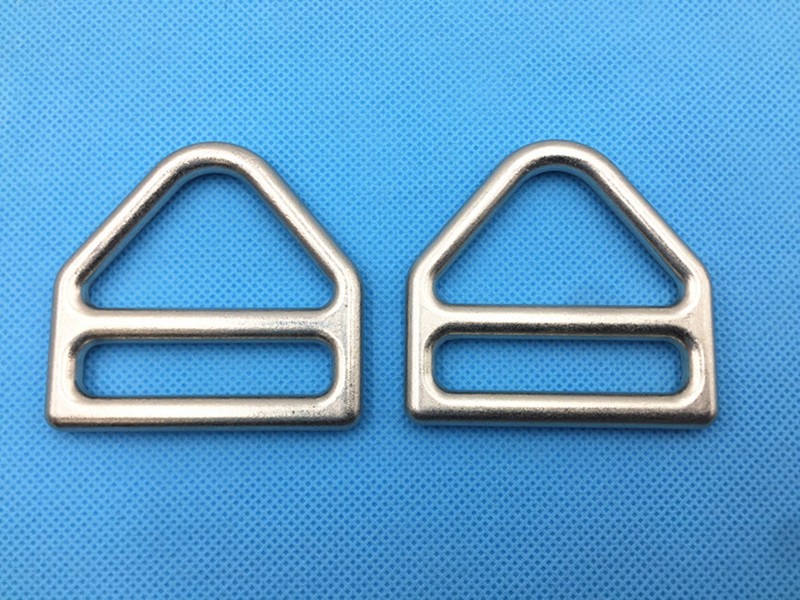 WW2 US paratrooper t-5 parachute bag triangular buckle 2PCS gallery