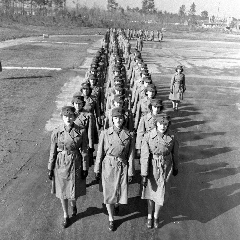 WW2 Photo WWII Female US Marines Marching in Formation MCWR 1944 USMC / 1463