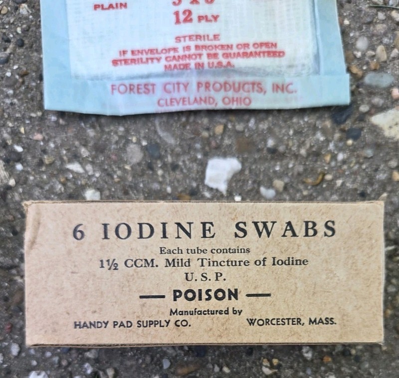 WW2 Style US Jungle First Aid Pouch W/ Wwii Era Contents Stansales Japan gallery