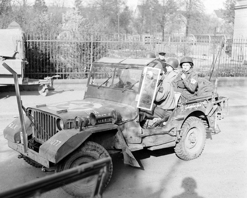 WWII Photo US Army Nurses Penig Concentration Camp WW2 B&W World War Two/ 1360