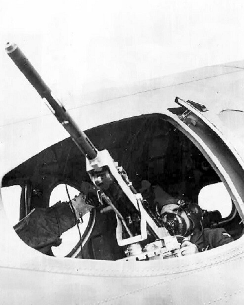 B-17 Waist Gunner with .50 Caliber M2 Browning Machine Gun 8×10 WWII Photo 541a