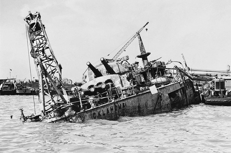 USS OKLAHOMA CAPSIZING IN PEARL HARBOR WWII 8x12 GLOSSY PHOTO PRINT