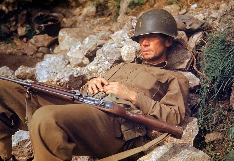COLOR WW2 Photo WWII US Army Soldier M1 Carbine Rome Italy 1944 World War / 1219