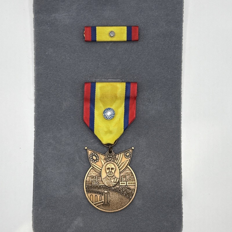 WWII ROC U.S. China War Memorial Medal Flying Tigers with Ribbon And Bar