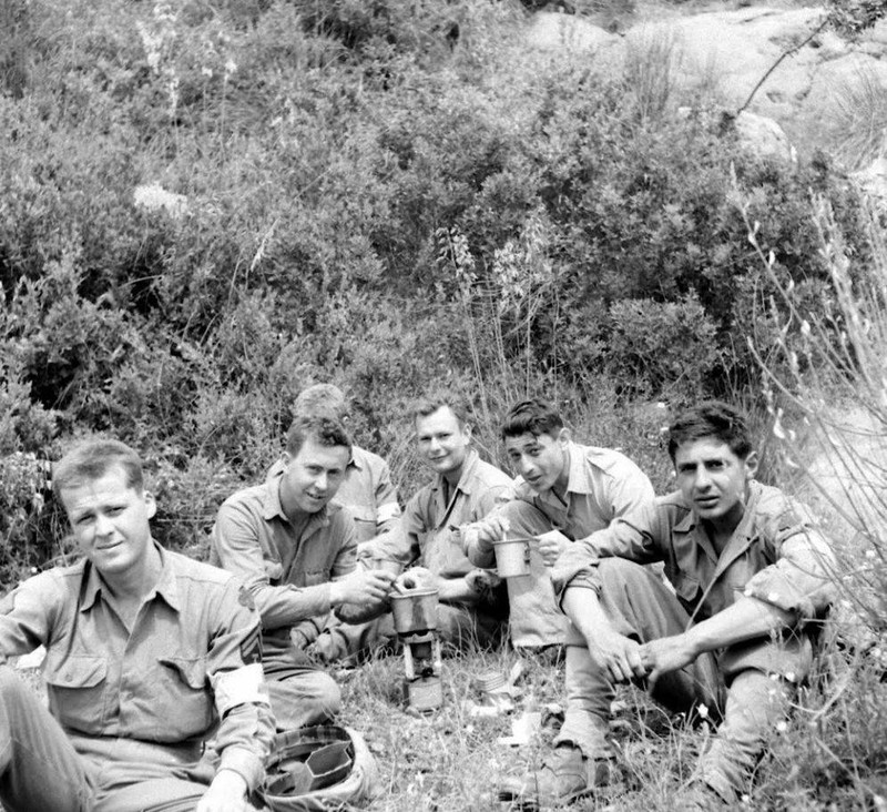 WW2 Photo WWII US Army 10th Mountain Italy 1944 Chow Time! World War Two / 1392