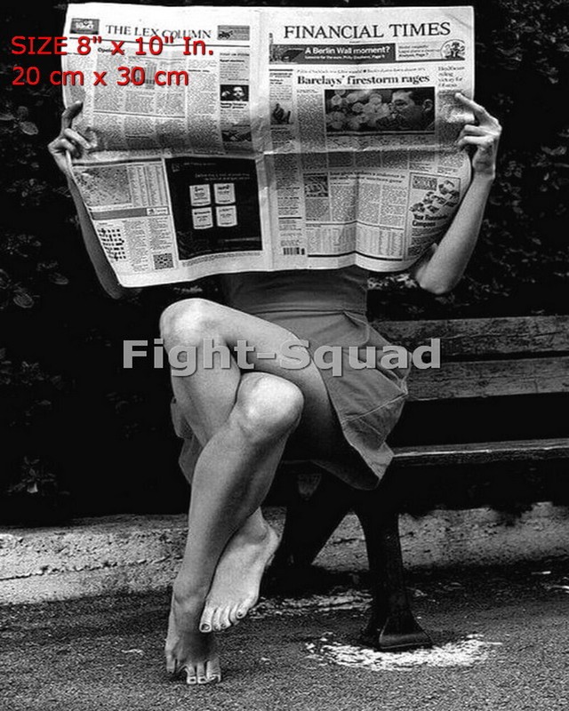 WW2 Picture Photo Pinup Beatifull Legs with Newspaper 6161 8x10in
