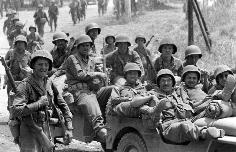 WW2 Photo WWII US Army Soldiers Near Rome Italy 1944 World War Two / 1410