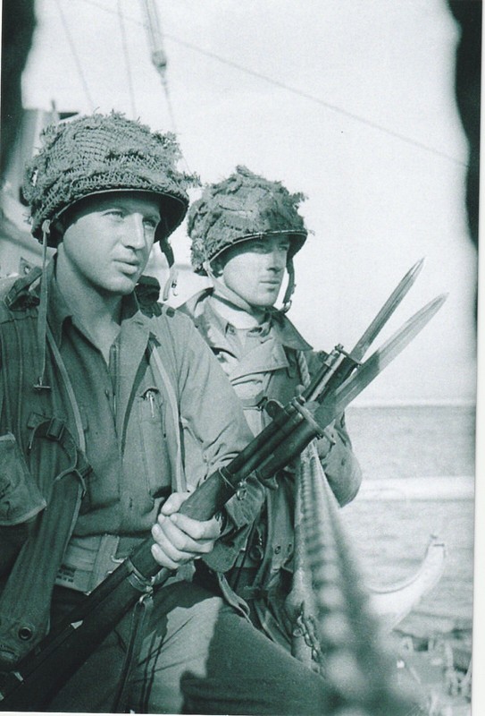 WW II - Usa Photo - US Soldiers - M1 With Bayonet - Normandy