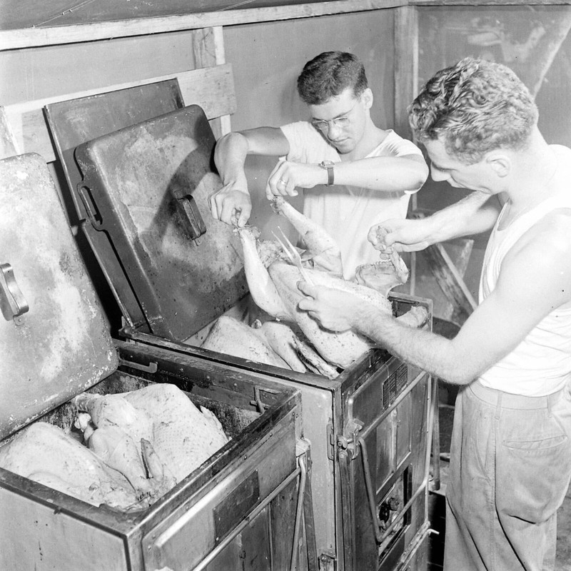 WW2 WWII Photo World War Two / US Soldiers Christmas On Guadalcanal 1942 USMC