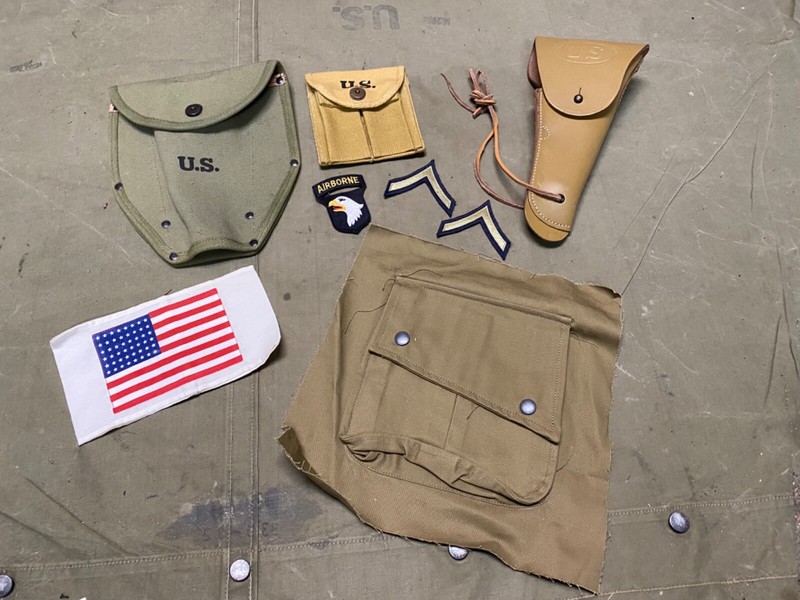 WWII US AIRBORNE PARATROOPER UNIFORM, PISTOL CARBINE AMMO FIELD GEAR LOT