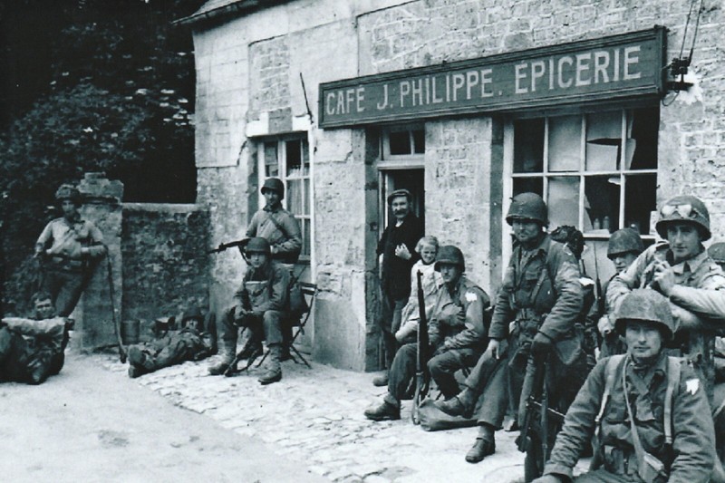 WW II Usa Photo ** D-DAY — Sainte-Mere-Eglise **