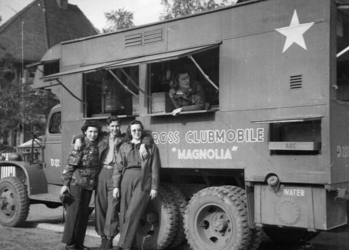 WW II – Usa Photo — – Red Cross Donut Dollies