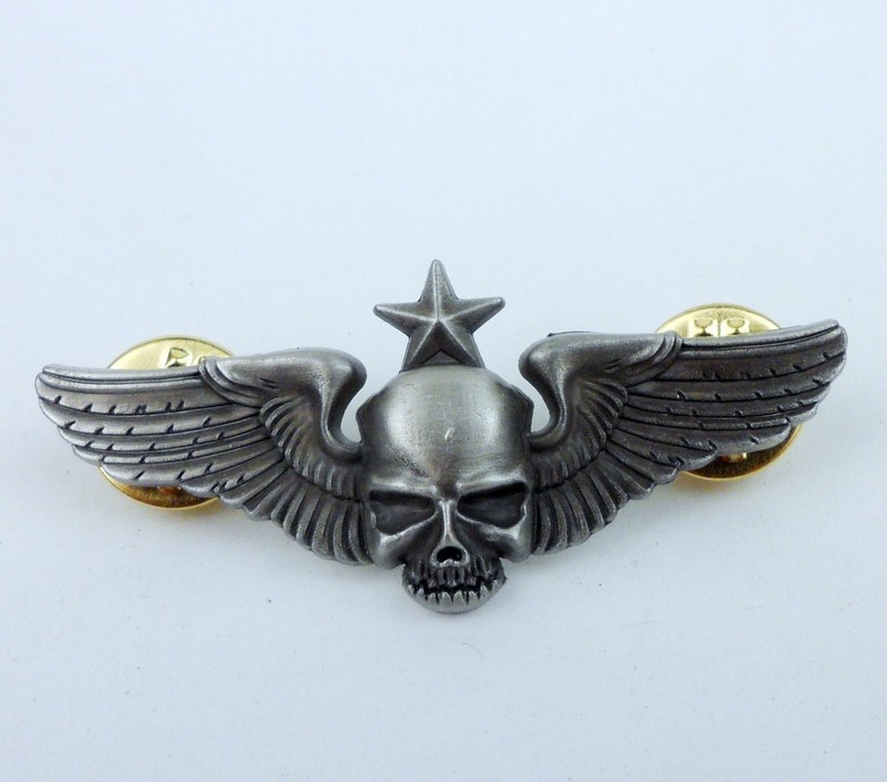 WWII US ARMY AIRBORNE SKULL STAR BADGE PIN 2.0”