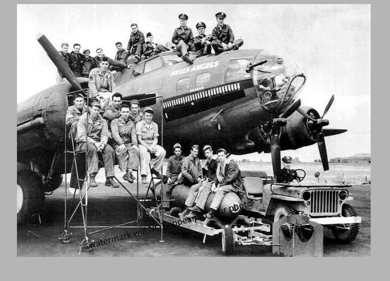 1943 B-17 Bomber PHOTO Hell’s Angels World War 2 303rd Bomber Group Crew B17F