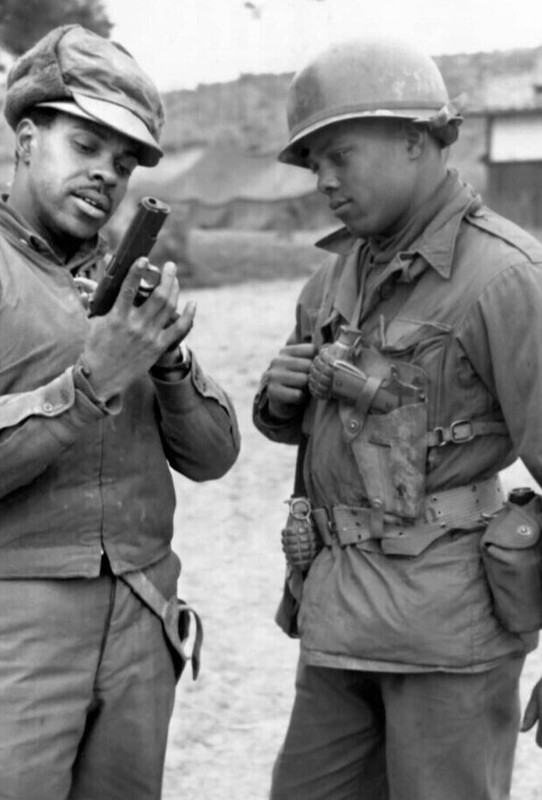 USA Photo —Soldiers With Colt M1911 Pistol