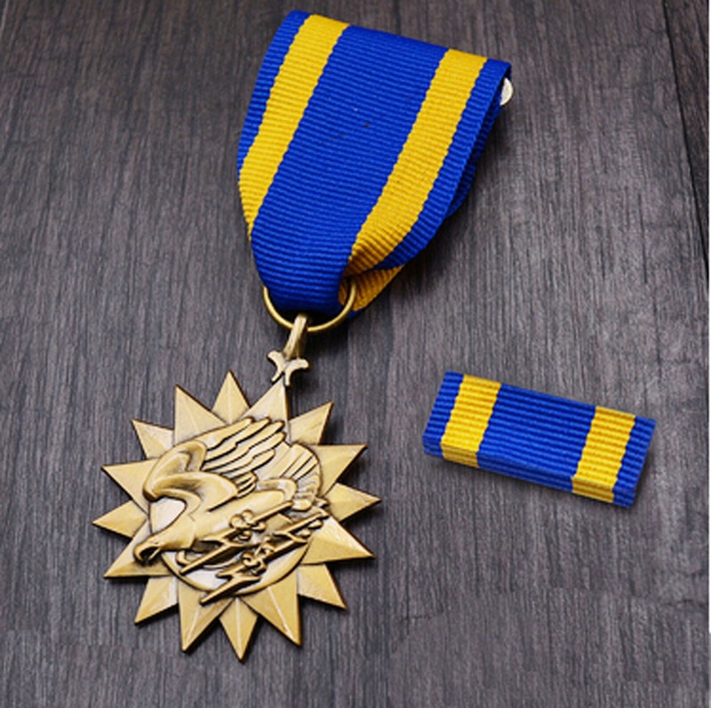 WWII US ARMED FORCES AIR FORCE AIR MEDAL RIBBON BADGE INSIGNIA