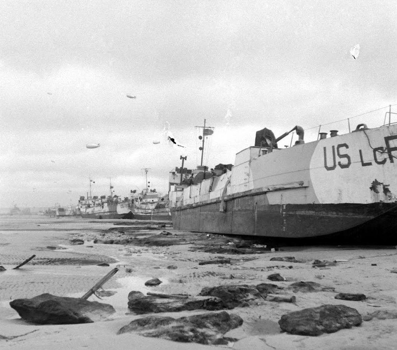 WW2 WWII Photo Omaha Beach Normandy France After D-Day World War Two / 1597