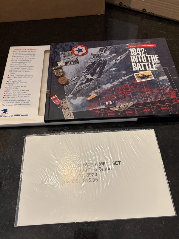 2 USPS World War II Remembered 1942 Into The Battle Stamp & Commemorative Set NI