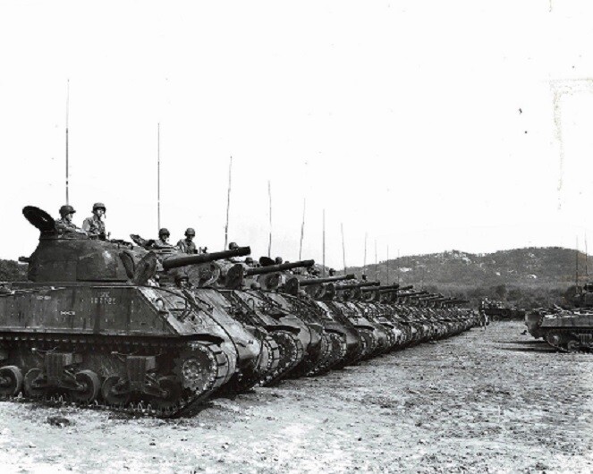 U.S. Marine Corps photo of M4 Sherman Tanks in line 8×10 WWII WW2 Photo 565a