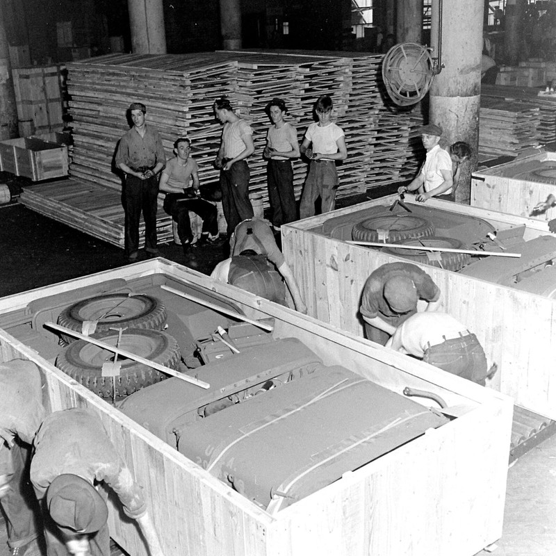 WW2 WWII Photo World War Two / US Army Willys Jeep in Crate Toledo Ohio 1942