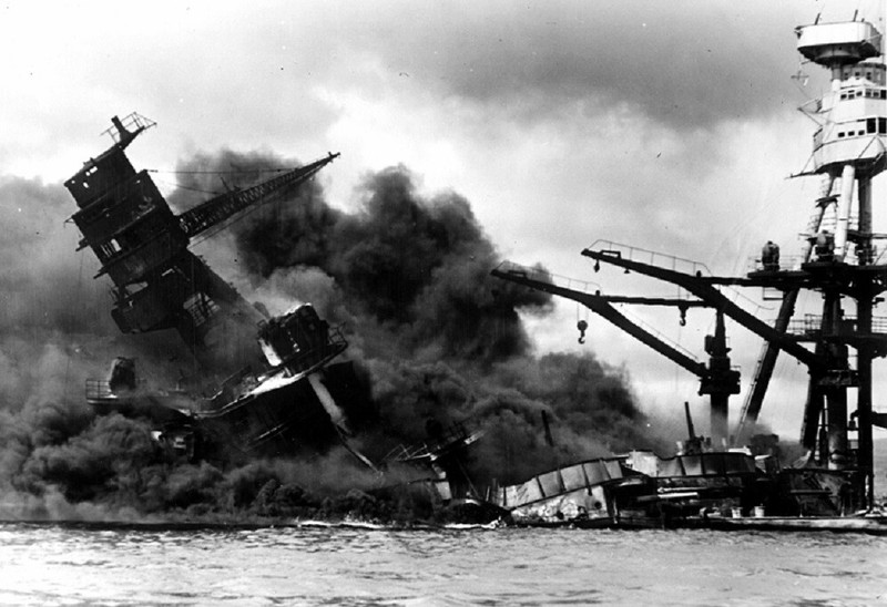 USS Arizona sinking after Pearl Harbor Attack 13×19 World War II WW2 Photo 119