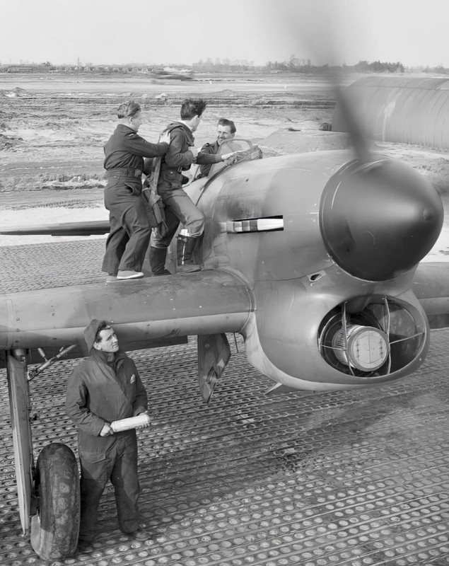 WW2 WWII Photo World War Two / British RAF Hawker Typhoon Royal Air Force