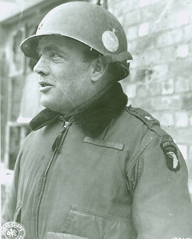WWII B&W Photo Gen. McAuliffe 101 ABN Bastogne “NUTS”! WW2 World War Two / 1152